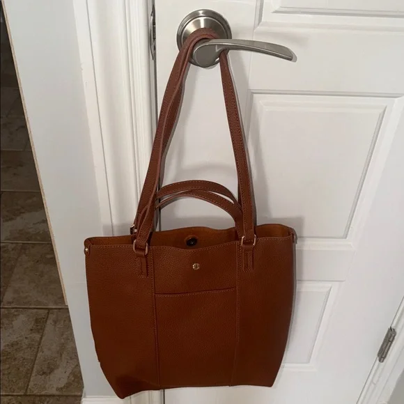 Elegant Brown Leather Tote Bag - Picture 9 of 10